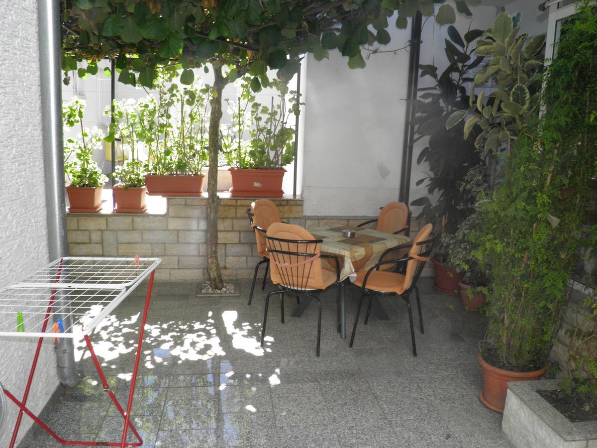 Apartment Mira Porec Bagian luar foto