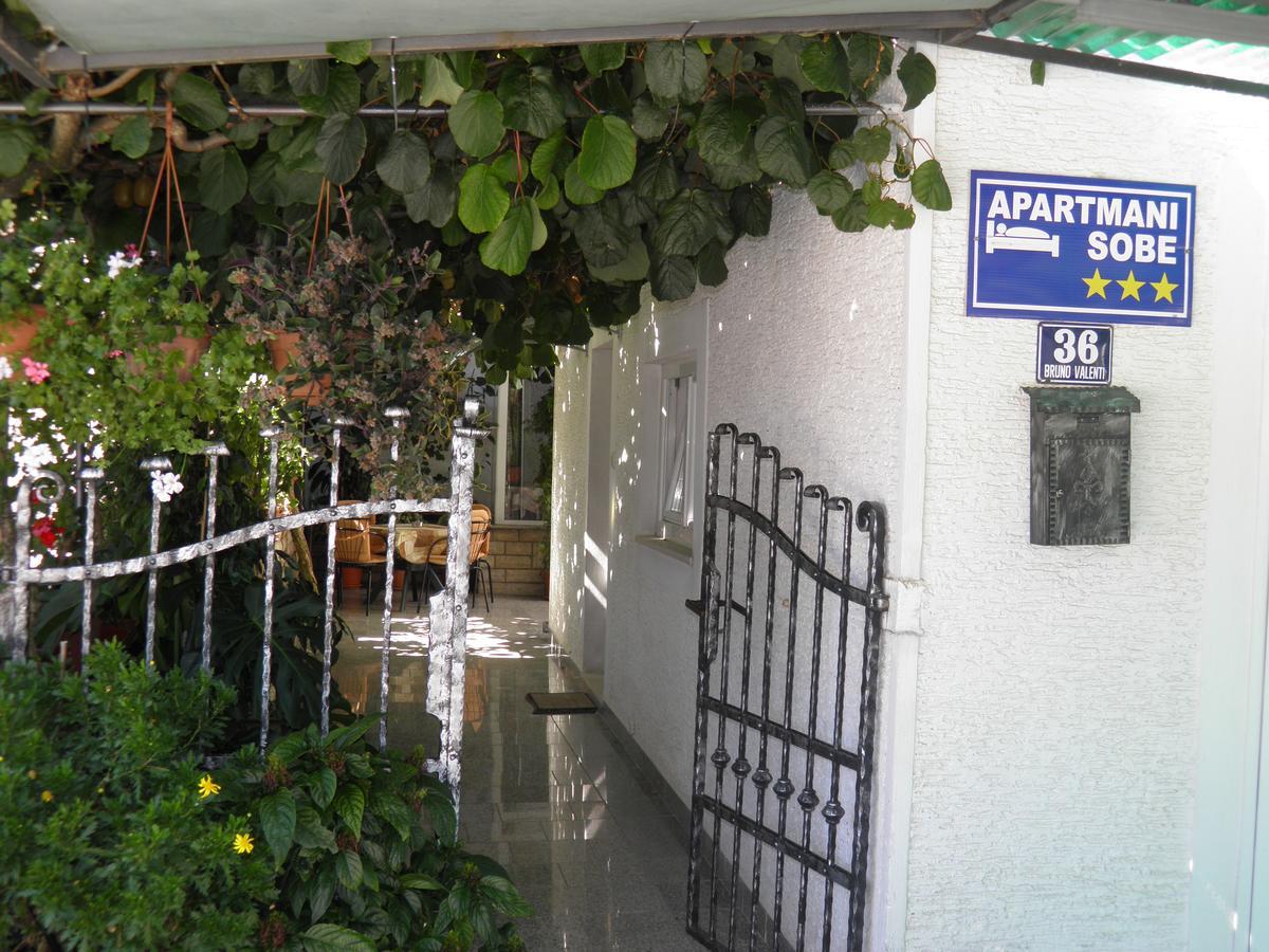 Apartment Mira Porec Bagian luar foto