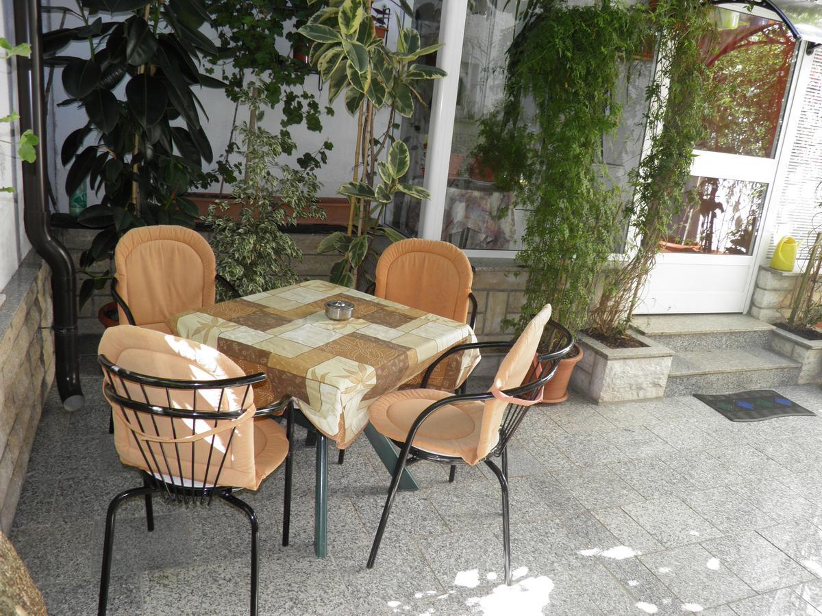 Apartment Mira Porec Bagian luar foto